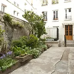 Lepic Apartment Paris